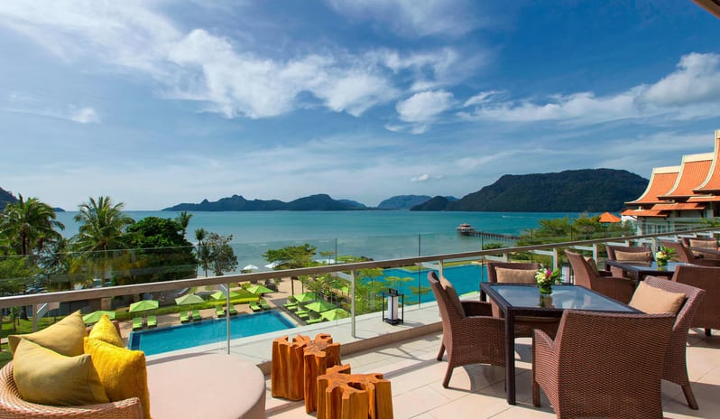 Breeze Lounge Outdoor Terrace